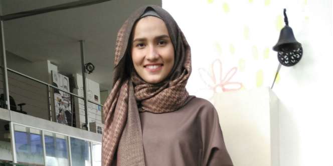 Tips Gaya Busana Cantik buat Hijaber Bertubuh Mungil