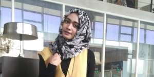 Bosan Monokrom, Shella Alzhata Bermain Warna