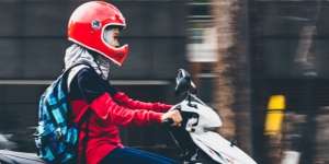 Queenrides: 5 Tips Aman Berkendaraan Roda Dua