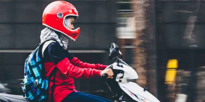 Queenrides: 5 Tips Aman Berkendaraan Roda Dua