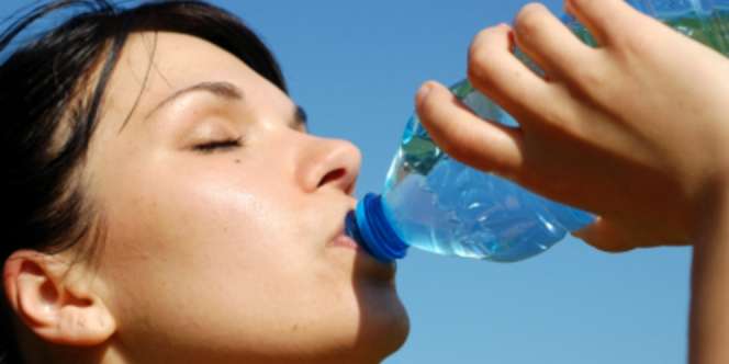 Di Negara Ini Botol Air Mineral Dianggap Emas
