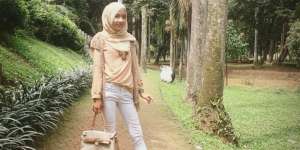 #HOTD: Warna Hijab dan Busana Senada Sifa Fauziah