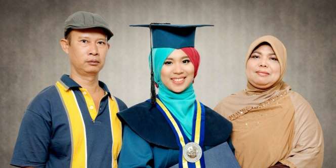 Kisah Putri Tukang Siomay Mengejar PhD di Belanda