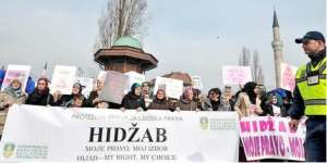 Wanita Berhijab Dilarang Masuk ke Persidangan di Negara Ini