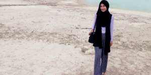 #HOTD: Kombinasi Manis `Outer` Hitam Dini Annisa