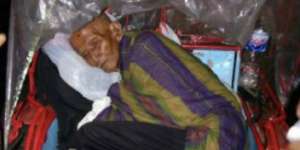 Kisah Pilu Mbah Atim: Rumahku Diambil, Aku Tidur di Becak