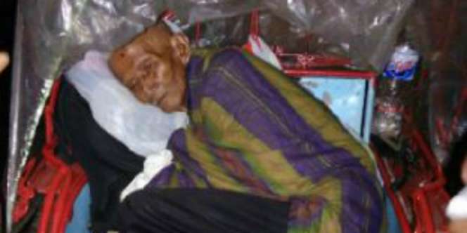 Kisah Pilu Mbah Atim: Rumahku Diambil, Aku Tidur di Becak