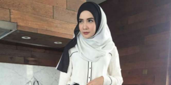Bocoran Desain Zaskia Sungkar di London Fashion Week 2016