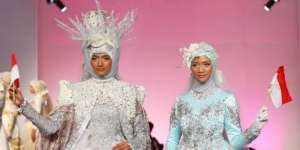 Koleksi Mewah Anniesa Hasibuan di Ajang Couture New York