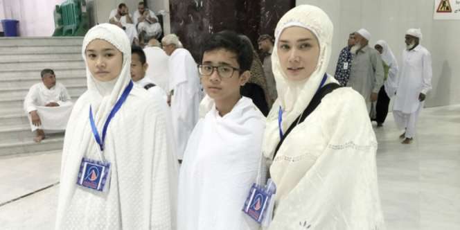 Wajah Cerah Mulan Jameela Saat Umrah