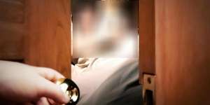 Suami Kasih Kejutan Ultah Istri, Begitu Buka Pintu Kamar Ada..