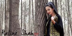 Gaya Klasik Andalan Raline Shah