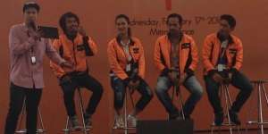 Jadi Tukang Ojek, Atiqah Hasiholan Kewalahan