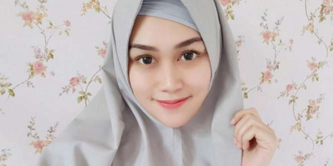 Tips `Mengoreksi` Bentuk Wajah 