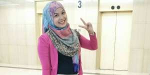 #HOTD: Paduan Dress dan Sneakers Yousi Afriani