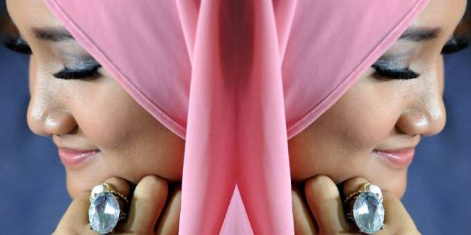 Outfit Pilihan Fatin Shidqia Kala Musim Hujan