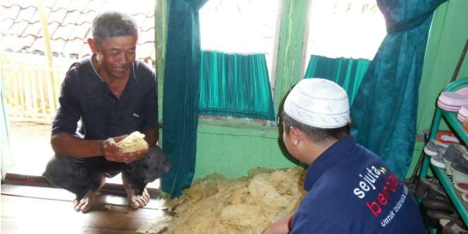 Perjuangan Pengusaha Kripik Singkong Lepas dari Jerat Rentenir
