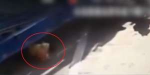 Ajaib, Balita Selamat Meski Terseret di Kolong Truk