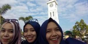 Peserta #DreamTrip Sambangi Ikon Wisata Kota Padang