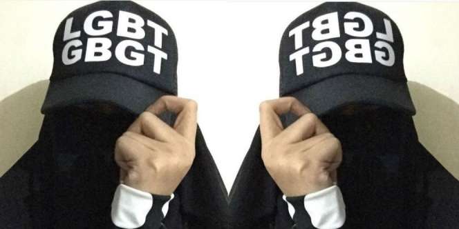 Pakai Topi LGBT, Istri Caisar `YKS` Jadi Sorotan