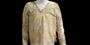 Gaun Tertua di Dunia Ditemukan