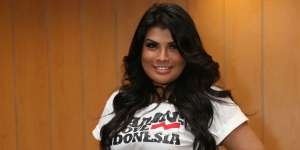 Heboh Video Nania `Idol` Pindah Keyakinan