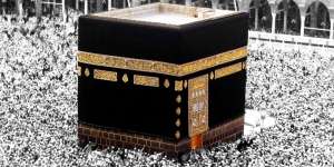 Inilah Kalimat yang Tertulis di Kiswah Kabah