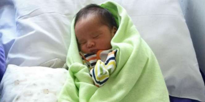 Kecemasan Zaskia Mecca Lihat Bayi di Ruang Penyinaran