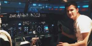 Stuart Collin Belajar Jadi Pilot, Ini Kata Risty Tagor