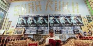 6 Aksi Gila Penggemar kepada Idolanya