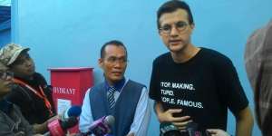 Sulit Bertemu Anak, Stuart Collin Buat Kesepakatan Tertulis