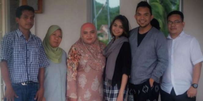Dikenalkan Keluarga Fahrul Razi, Rina Nose Langsung Akrab