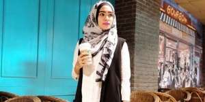 #HOTD: Gaya Monokromatik Aqmarina Putri