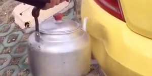 Begini Jika Bumper Mobil Penyok Diguyur Air Panas