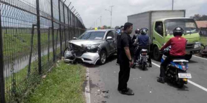 Diduga Mengantuk, Putra Rano Karno Tabrak Dua Kendaraan