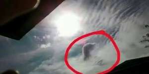 Heboh Awan Rukuk Sebelum Gerhana Matahari di Ambon