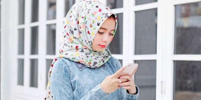 Anita Scarf: Pashmina `Women Stuff`Buat Hijabers Aktif