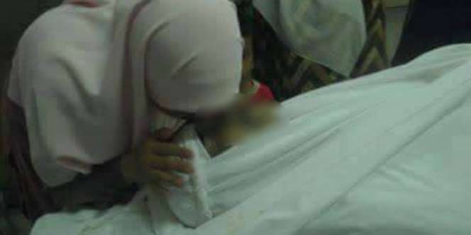 Kata Terakhir Istri Salihah Saat Mandikan Jasad Suami