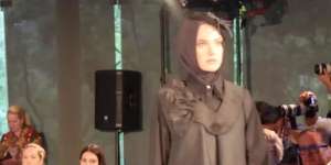 Hijab Restu Anggraini Getarkan Australia