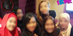 Bikin Bergidik, Selfie di Hotel Muncul Penampakan Sosok...