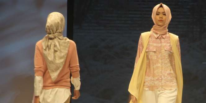 Ria Miranda Usung Takana Dalam Songket Minang