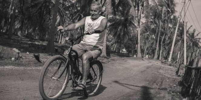 Kisah Haru Traveler Wujudkan Mimpi Ayah Datangi Indonesia