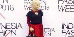 #HOTD: Hitam Merah, Paduan Cocok Bella Aulia