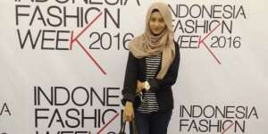 #HOTD: Gaya Hijab Menawan Devi Syaraswati