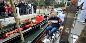 Kini Pengguna Kursi Roda Dapat Menikmati Gondola di Venesia