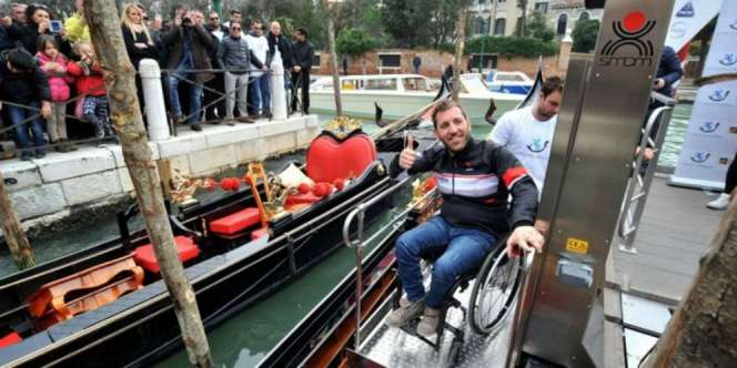 Kini Pengguna Kursi Roda Dapat Menikmati Gondola di Venesia