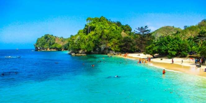 Pesona Mengagumkan Pantai Tiga Warna di Ujung Timur Jawa