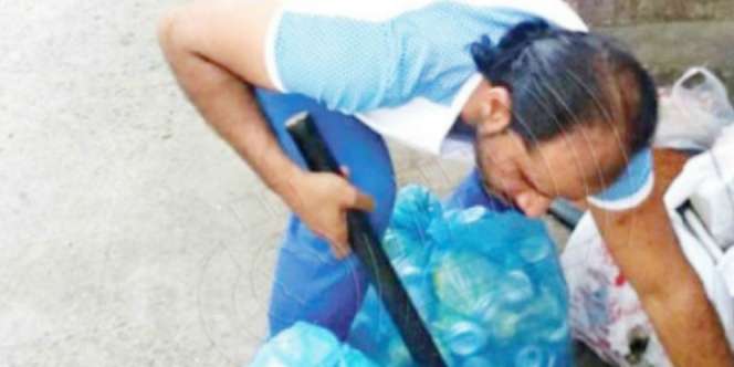 Tragis, Jutawan Ini Jadi Pemulung