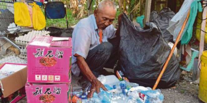 Perjuangan Haru Si Kakek Pemulung Pergi Haji