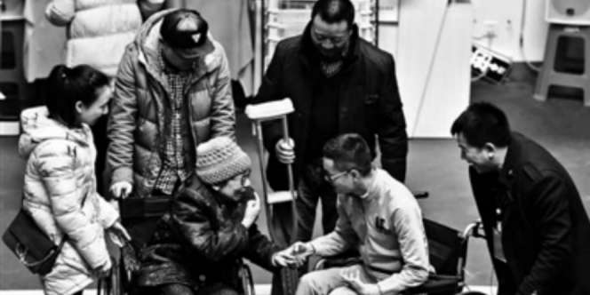 Pria Sewaan Menyamar Jadi Cucu, Demi Nenek